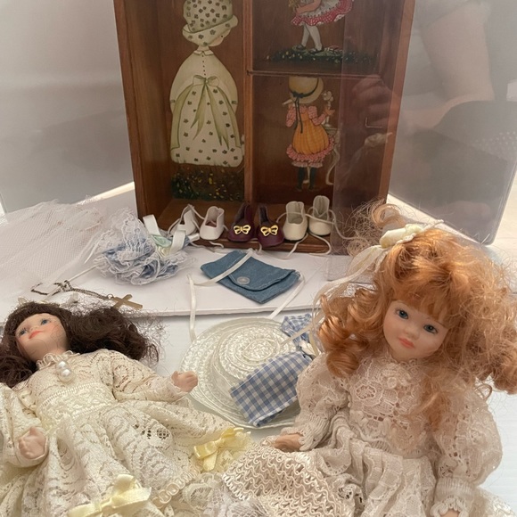 Two Victorian Beauty 8" Porcelain Doll NIB  Vintage Collectible And Accessories - Picture 7 of 11